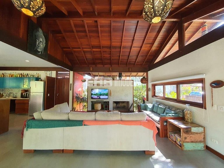 Casa decorada com muito bom gosto