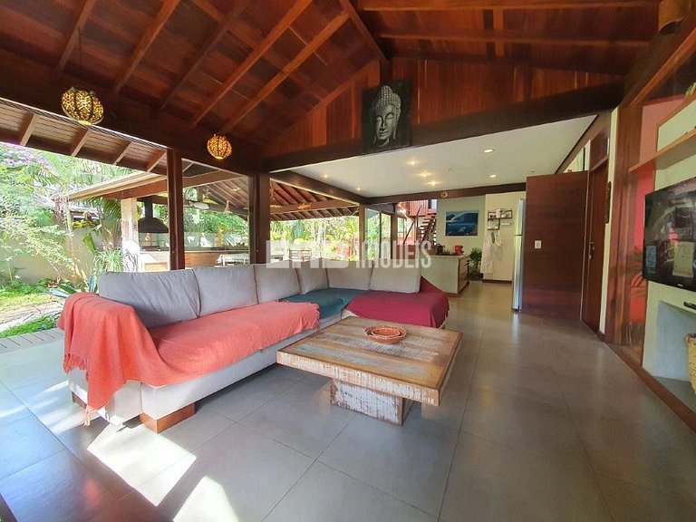 Casa decorada com muito bom gosto