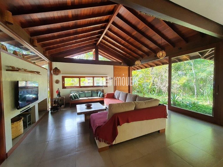 Casa decorada com muito bom gosto