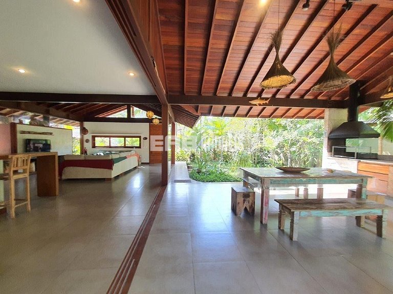 Casa decorada com muito bom gosto