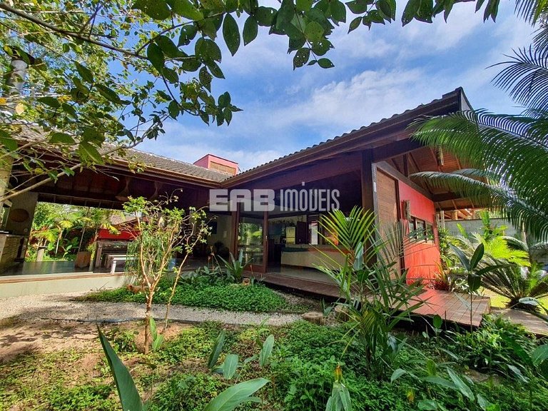 Casa decorada com muito bom gosto