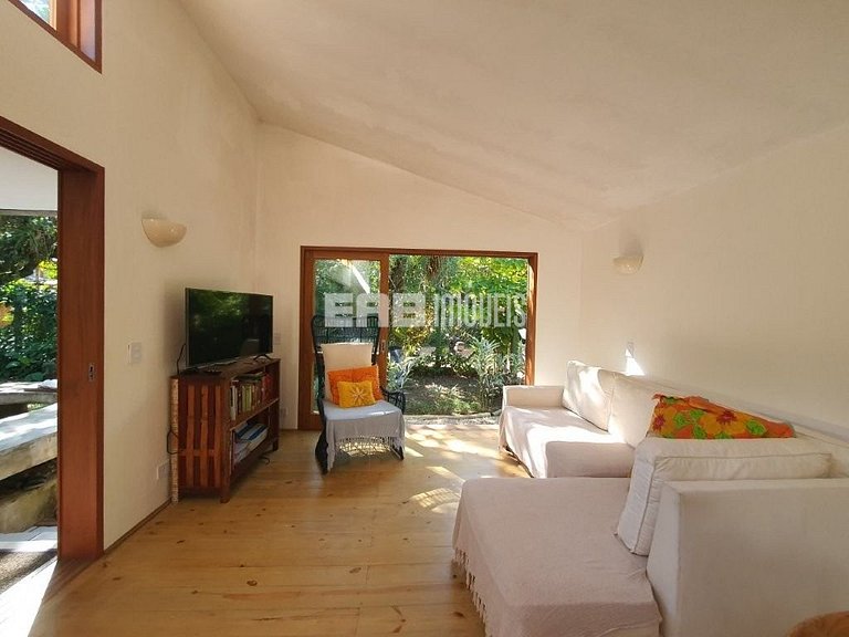 Casa que reúne simplicidade e conforto em Itamambuca