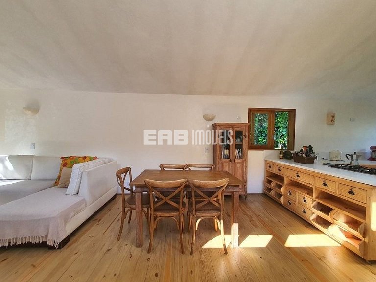 Casa que reúne simplicidade e conforto em Itamambuca
