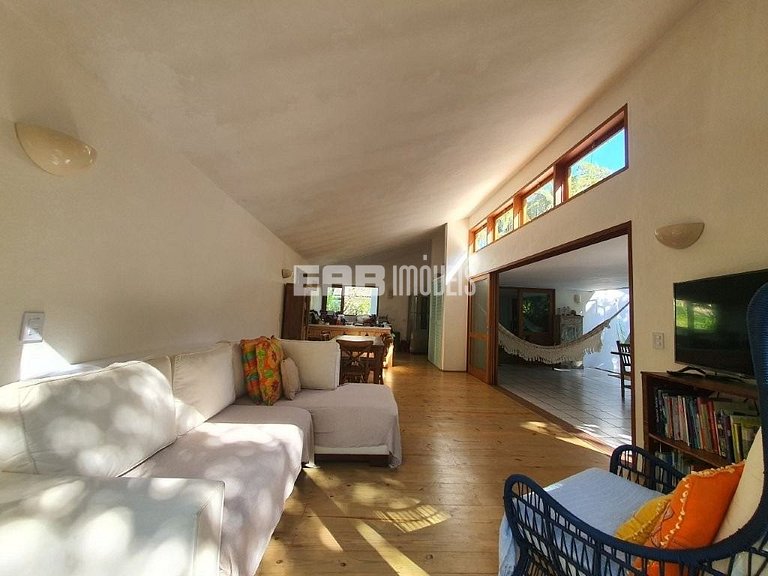 Casa que reúne simplicidade e conforto em Itamambuca