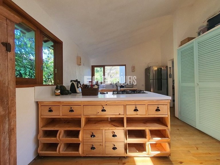 Casa que reúne simplicidade e conforto em Itamambuca