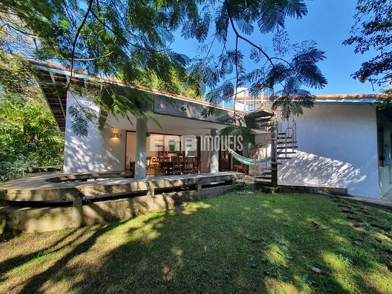 Casa que reúne simplicidade e conforto em Itamambuca