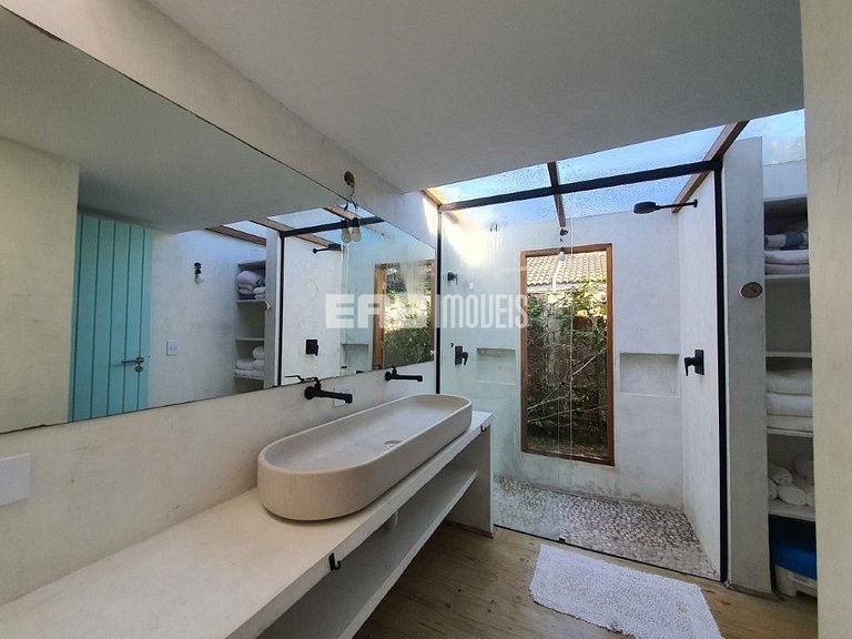 Casa que reúne simplicidade e conforto em Itamambuca