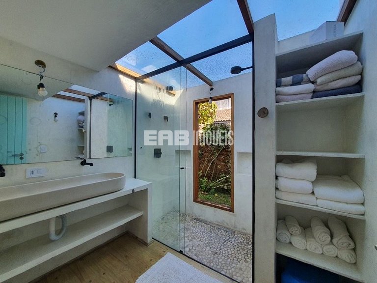 Casa que reúne simplicidade e conforto em Itamambuca