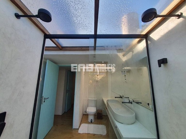 Casa que reúne simplicidade e conforto em Itamambuca