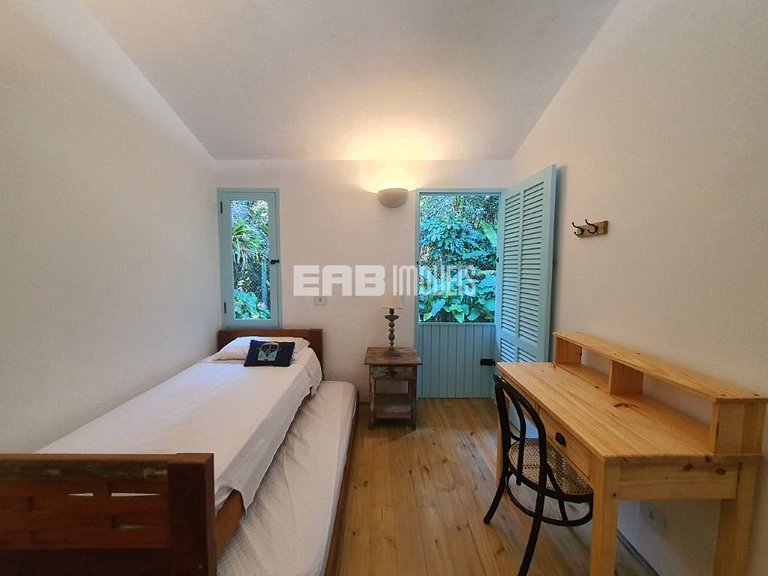 Casa que reúne simplicidade e conforto em Itamambuca