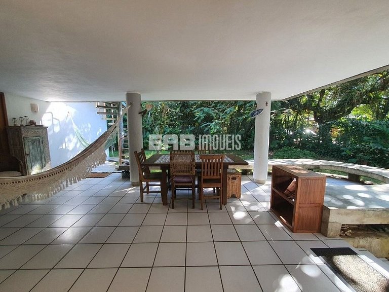 Casa que reúne simplicidade e conforto em Itamambuca
