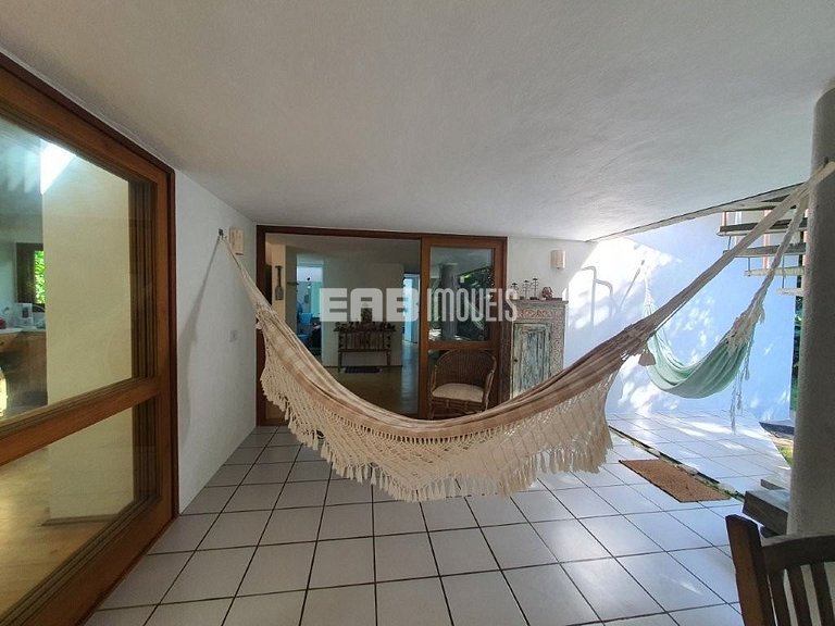 Casa que reúne simplicidade e conforto em Itamambuca