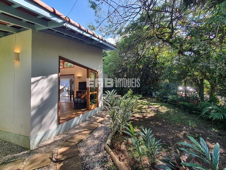 Casa que reúne simplicidade e conforto em Itamambuca