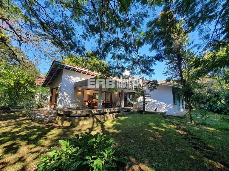 Casa que reúne simplicidade e conforto em Itamambuca