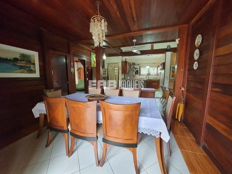 Casa com piscina e ar para temporada em Itamambuca