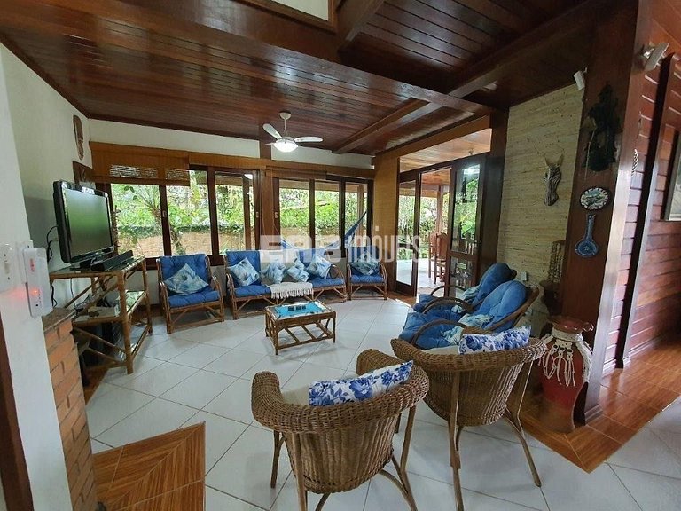 Casa com piscina e ar para temporada em Itamambuca