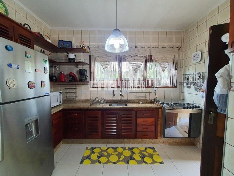 Casa com piscina e ar para temporada em Itamambuca