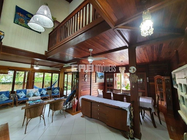 Casa com piscina e ar para temporada em Itamambuca