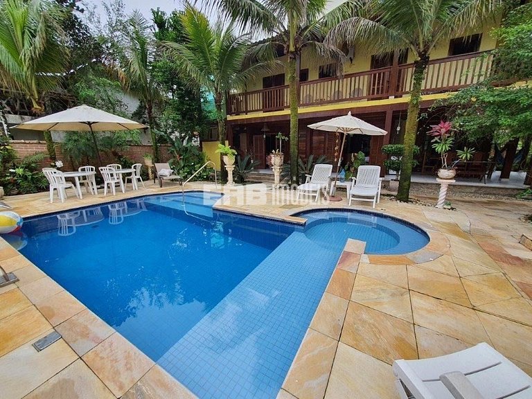Casa com piscina e ar para temporada em Itamambuca