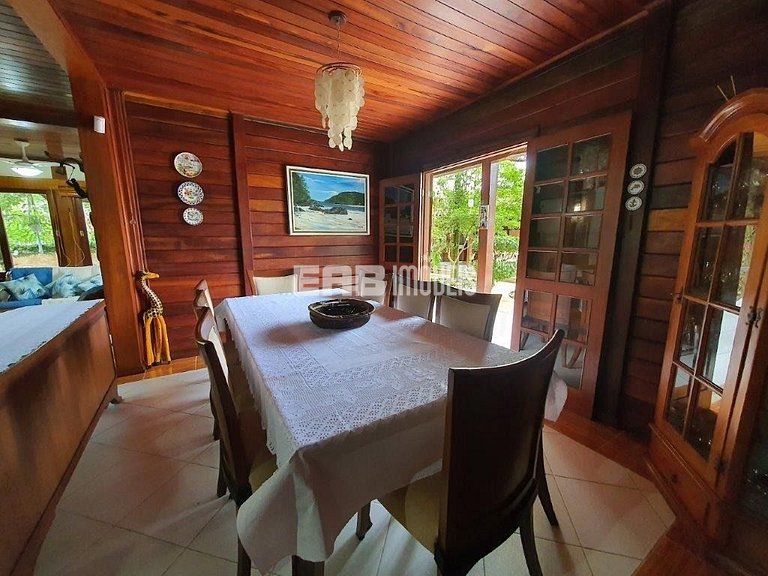 Casa com piscina e ar para temporada em Itamambuca