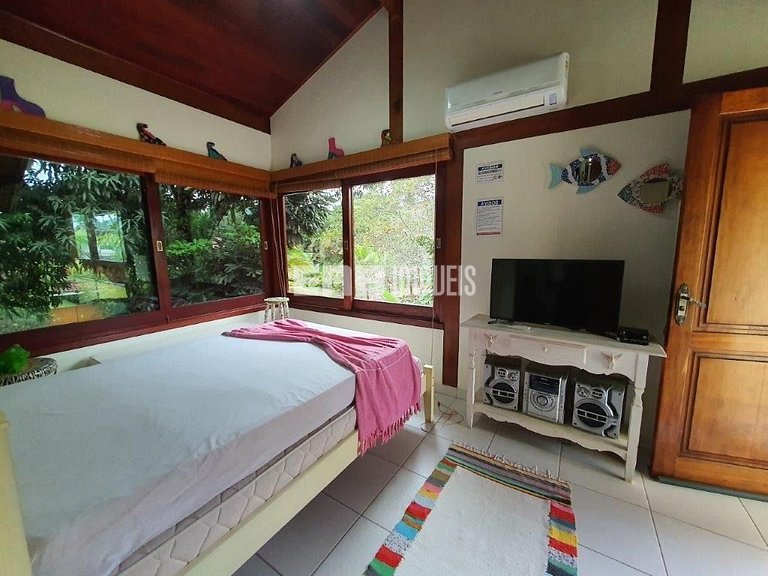Casa com piscina e ar para temporada em Itamambuca