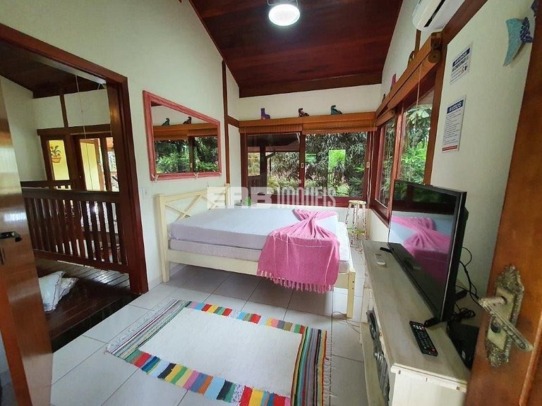 Casa com piscina e ar para temporada em Itamambuca