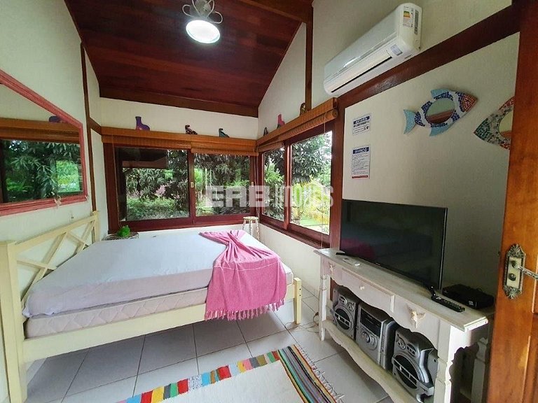 Casa com piscina e ar para temporada em Itamambuca