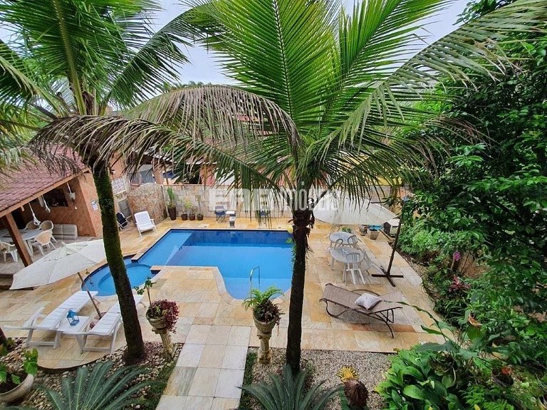 Casa com piscina e ar para temporada em Itamambuca