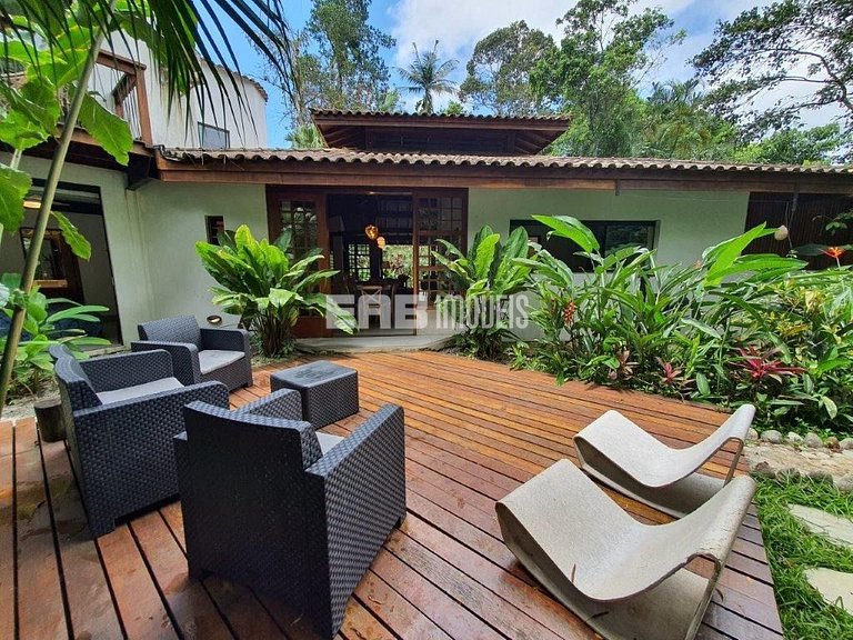 Casa em meio à Mata Atlântica na Praia de Itamambuca