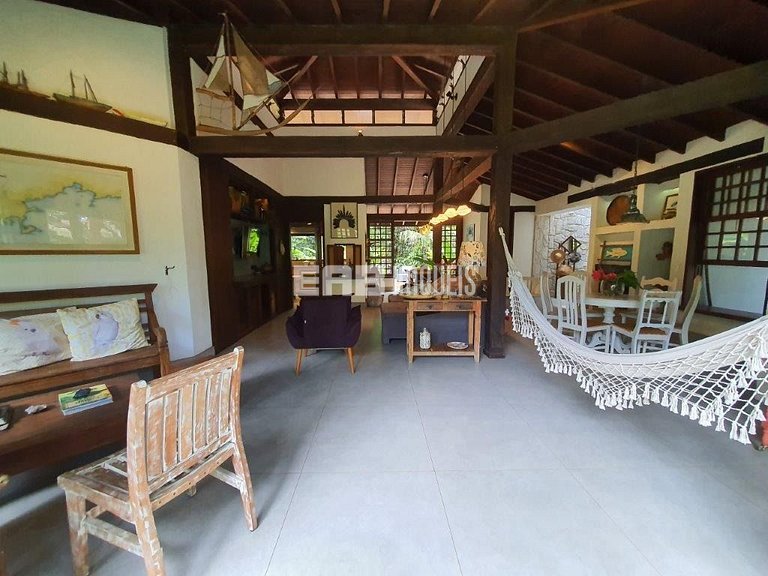 Casa em meio à Mata Atlântica na Praia de Itamambuca