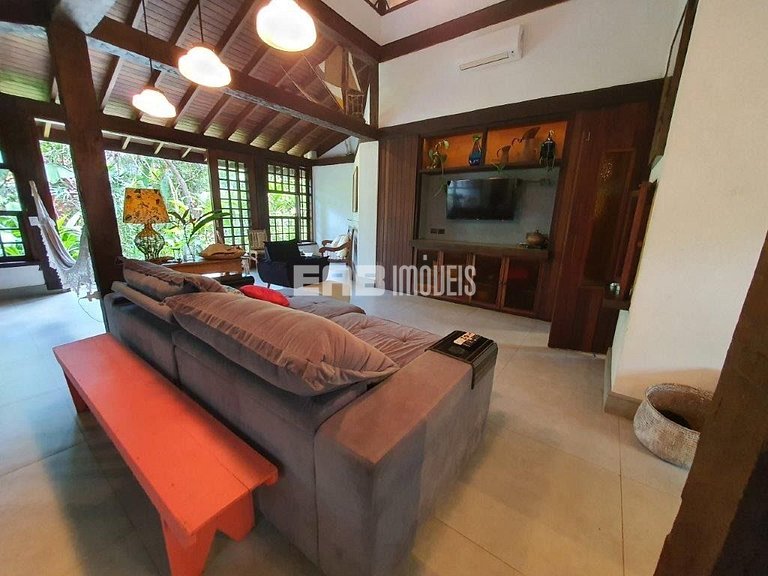 Casa em meio à Mata Atlântica na Praia de Itamambuca