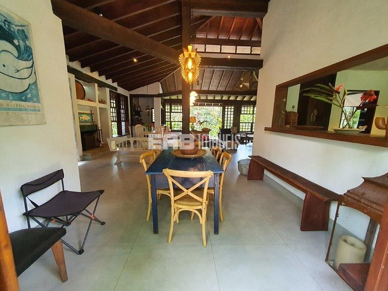 Casa em meio à Mata Atlântica na Praia de Itamambuca