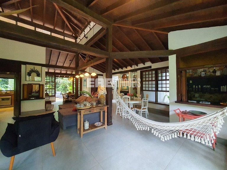 Casa em meio à Mata Atlântica na Praia de Itamambuca