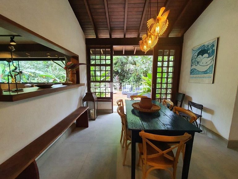 Casa em meio à Mata Atlântica na Praia de Itamambuca