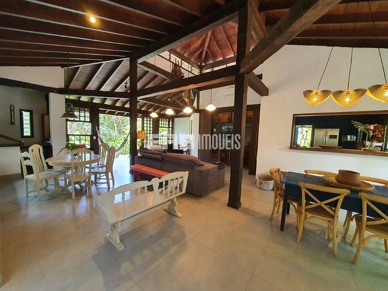 Casa em meio à Mata Atlântica na Praia de Itamambuca