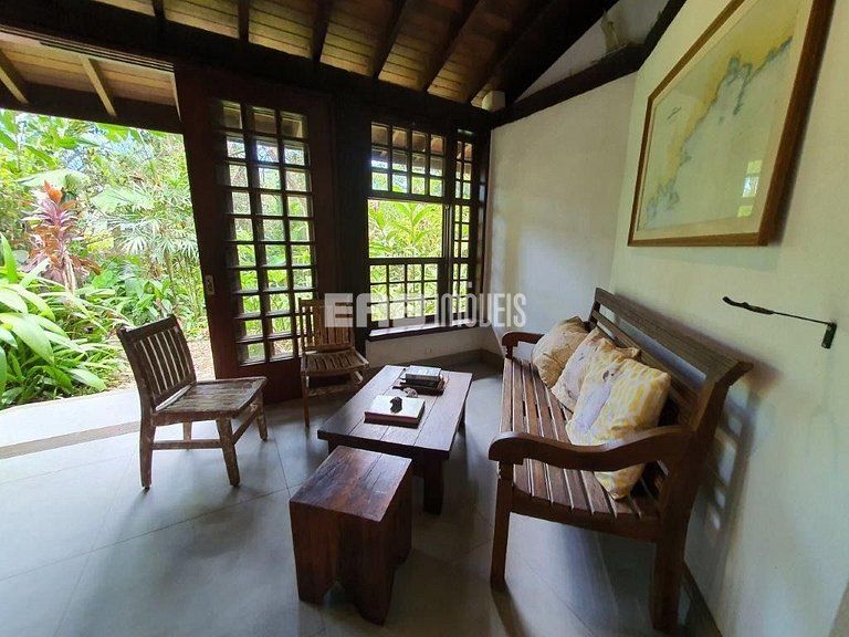 Casa em meio à Mata Atlântica na Praia de Itamambuca