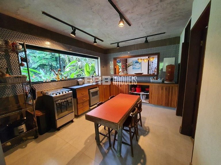 Casa em meio à Mata Atlântica na Praia de Itamambuca