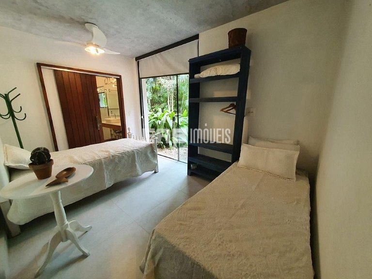 Casa em meio à Mata Atlântica na Praia de Itamambuca