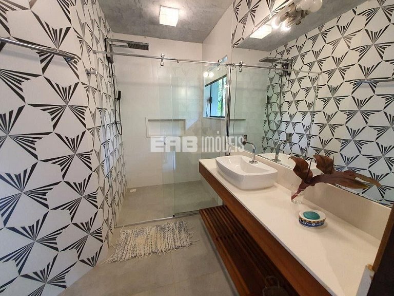 Casa em meio à Mata Atlântica na Praia de Itamambuca