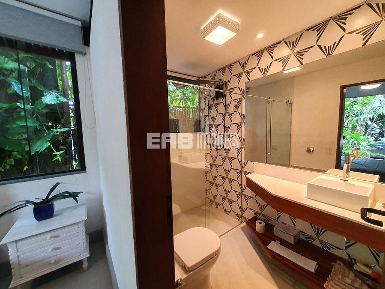 Casa em meio à Mata Atlântica na Praia de Itamambuca