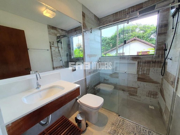 Casa em meio à Mata Atlântica na Praia de Itamambuca