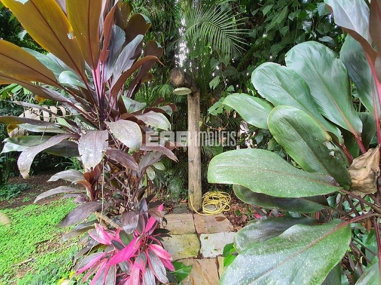 Casa em meio à Mata Atlântica na Praia de Itamambuca