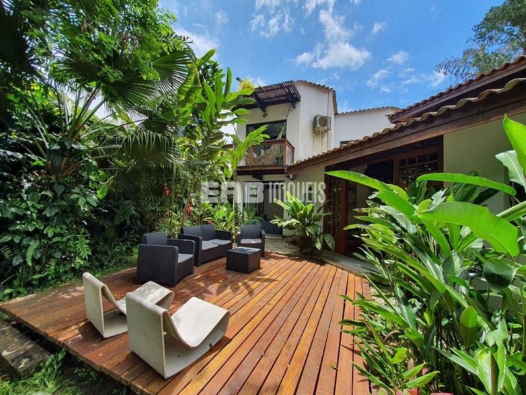 Casa em meio à Mata Atlântica na Praia de Itamambuca