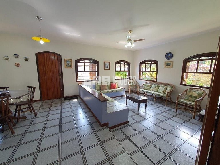 Casa a 250m da praia para locação em Itamambuca