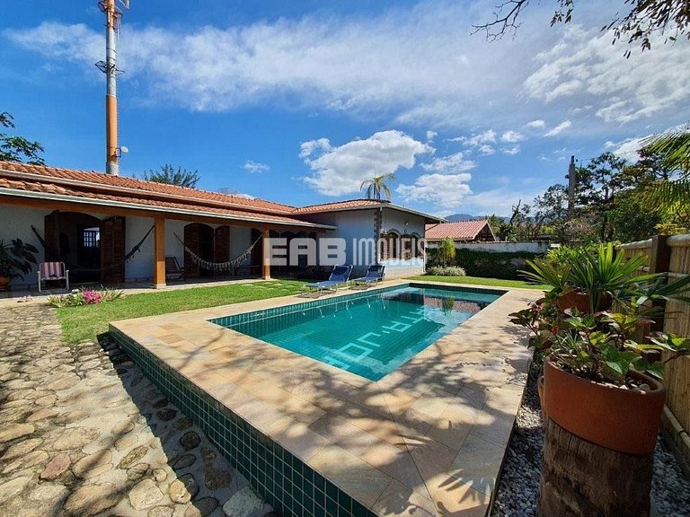 Casa a 250m da praia para locação em Itamambuca