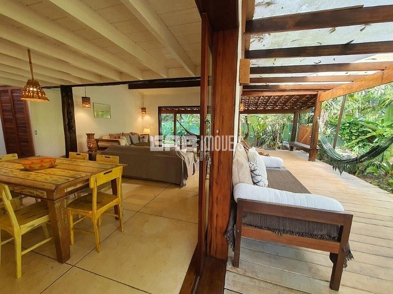 Casa no canto esquerdo a 100m da Praia de Itamambuca