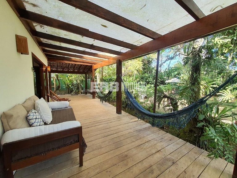 Casa no canto esquerdo a 100m da Praia de Itamambuca