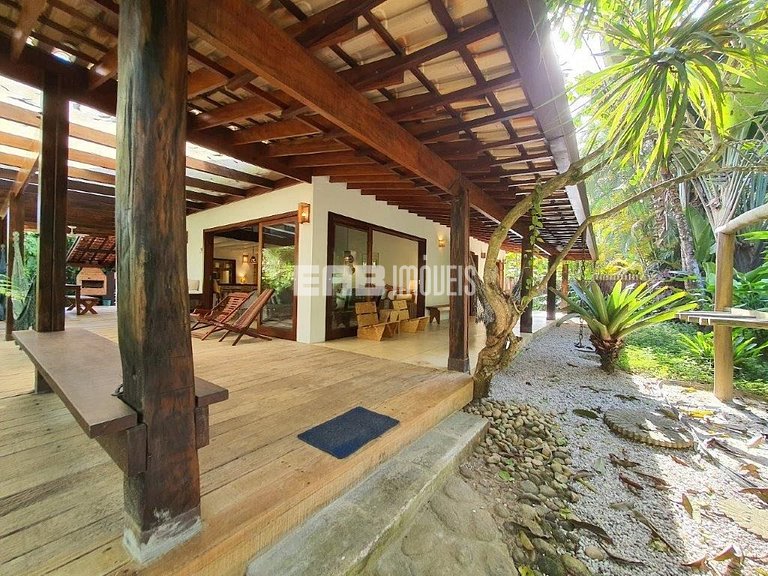 Casa no canto esquerdo a 100m da Praia de Itamambuca