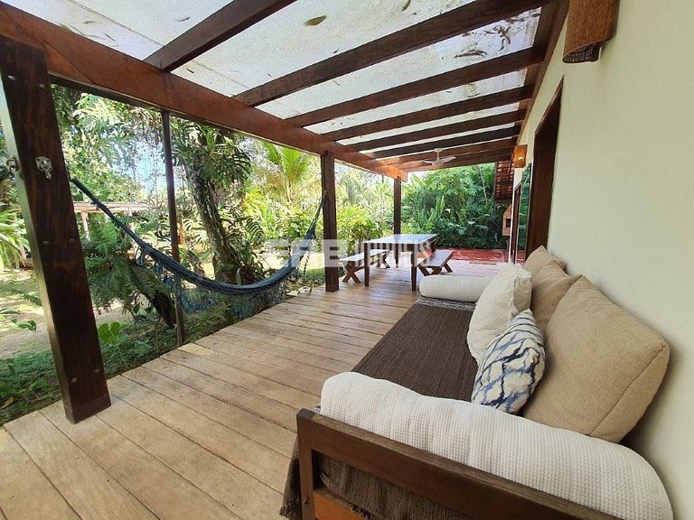 Casa no canto esquerdo a 100m da Praia de Itamambuca