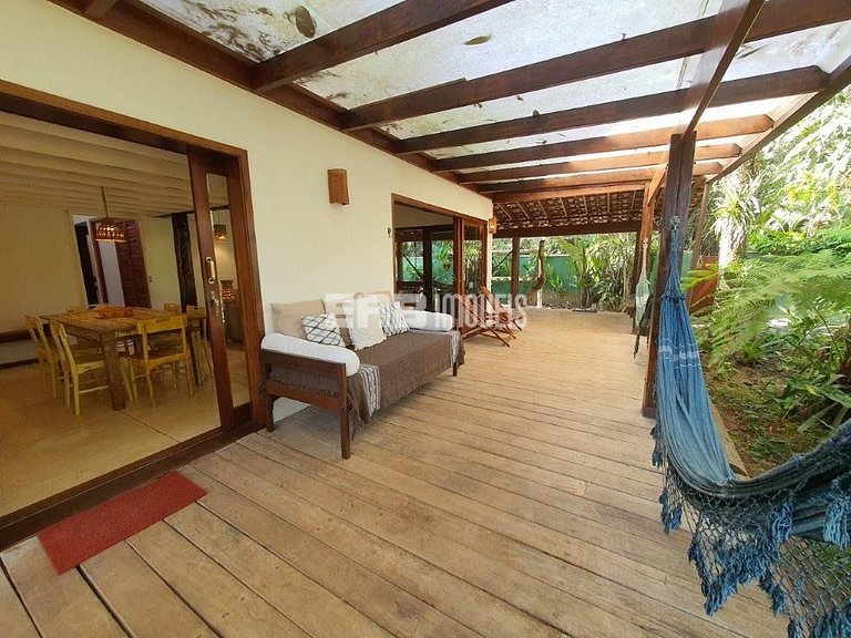 Casa no canto esquerdo a 100m da Praia de Itamambuca